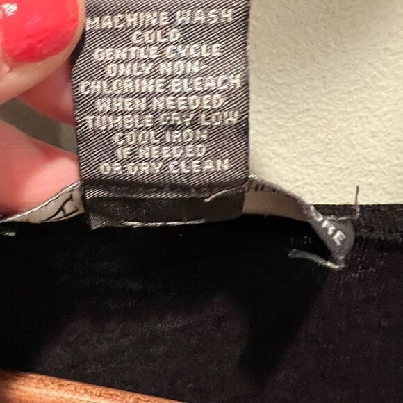 Thea by Chelsea and Theodore black blouse with gold lace front detail size large - Picture 6 of 6